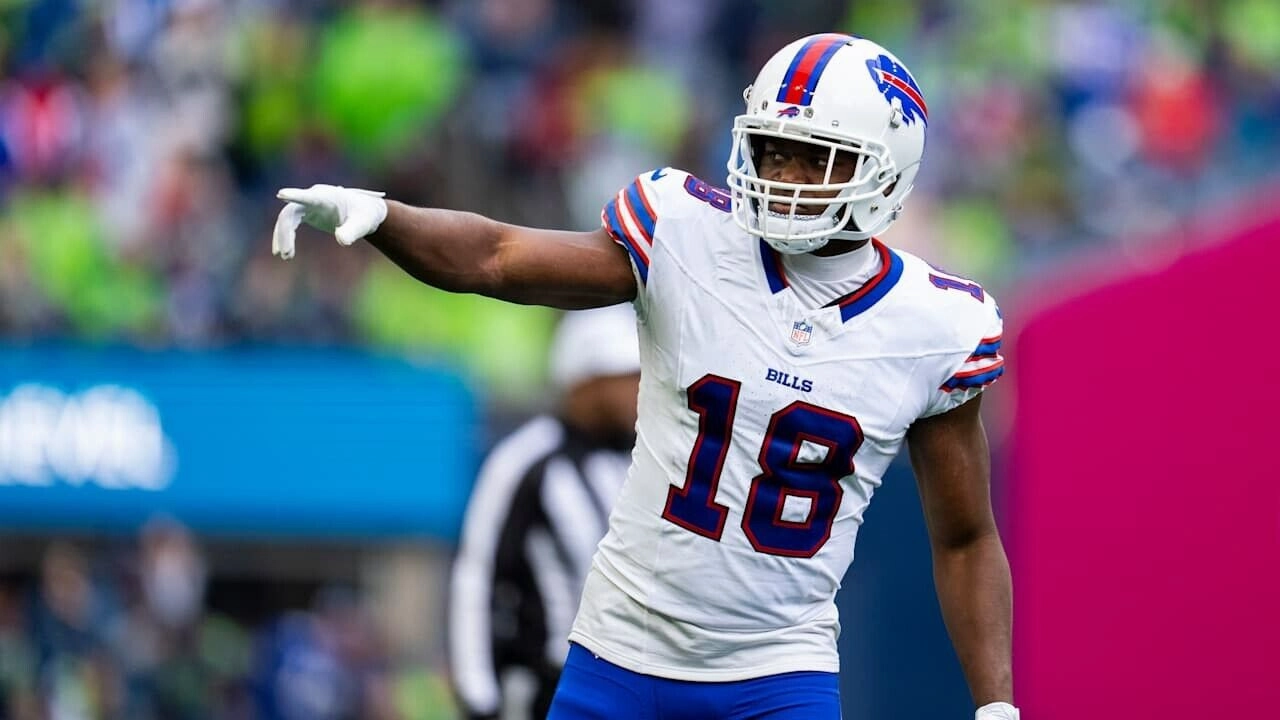 Amari Cooper Signed Buffalo Bills Blue Jersey (Beckett) 5xPro Bowl Wide Receiver