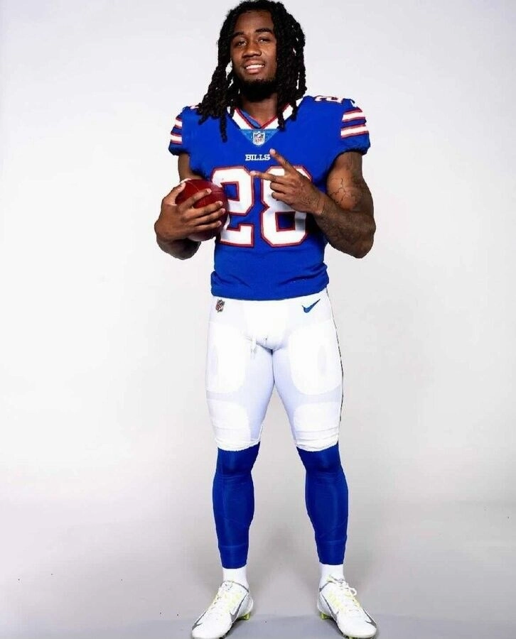 James Cook Signed Bills Jersey (Beckett) Buffalo 2022 2nd Rnd Pck / Univ Georgia