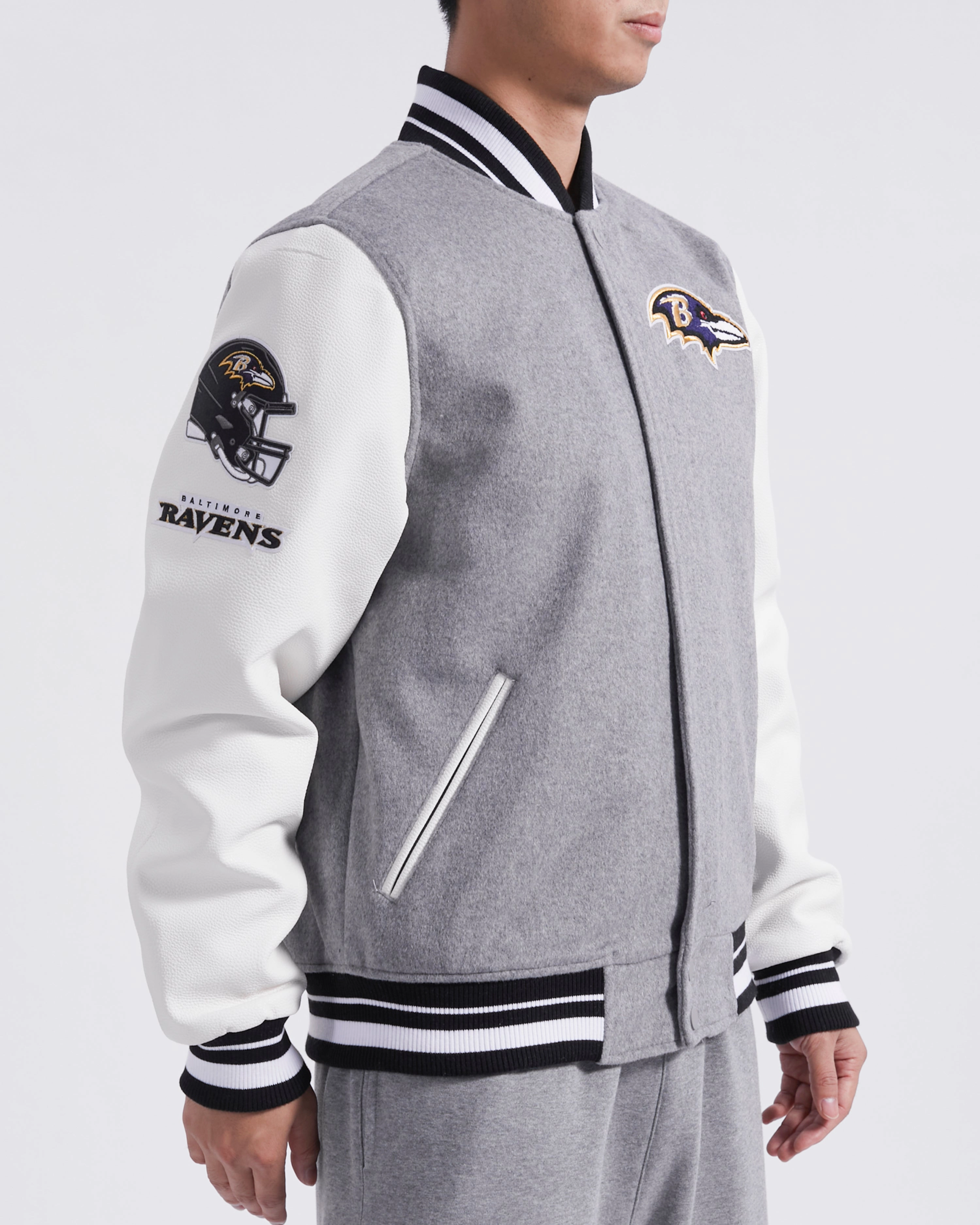 NFL BALTIMORE RAVENS OLD ENGLISH MEN'S RIB WOOL VARSITY JACKET (HEATHER GREY/WHITE/BLACK)
