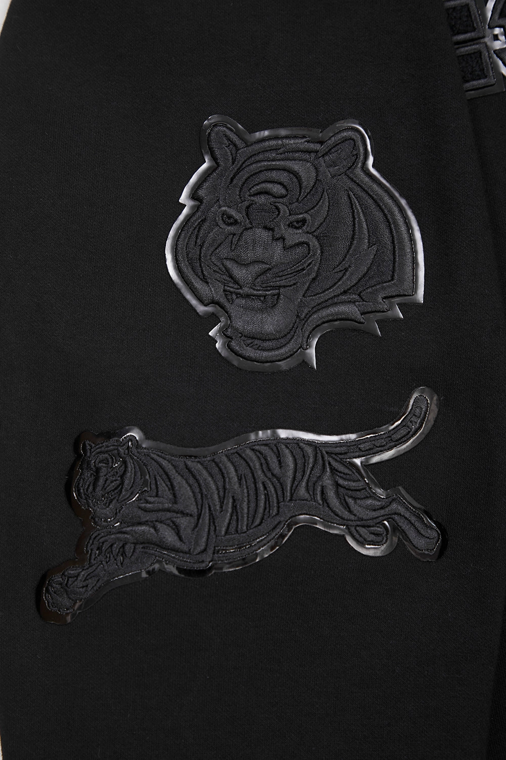 NFL CINCINNATI BENGALS TRIPLE BLACK MEN'S PULLOVER HOODIE (TRIPLE BLACK)
