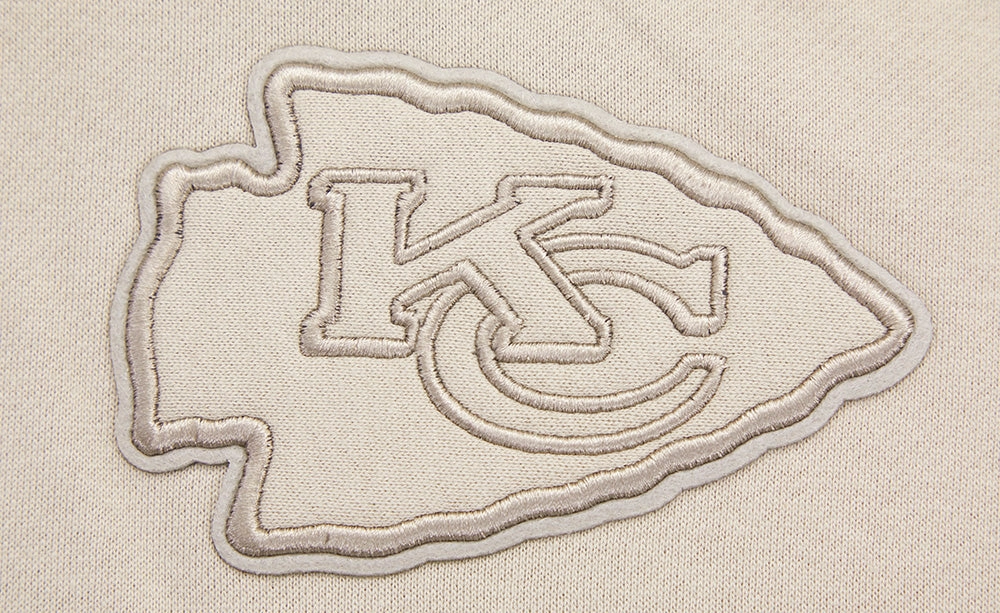 NFL KANSAS CITY CHIEFS NEUTRAL DROP SHOULDER FLEECE PULLOVER HOODIE (TAUPE)