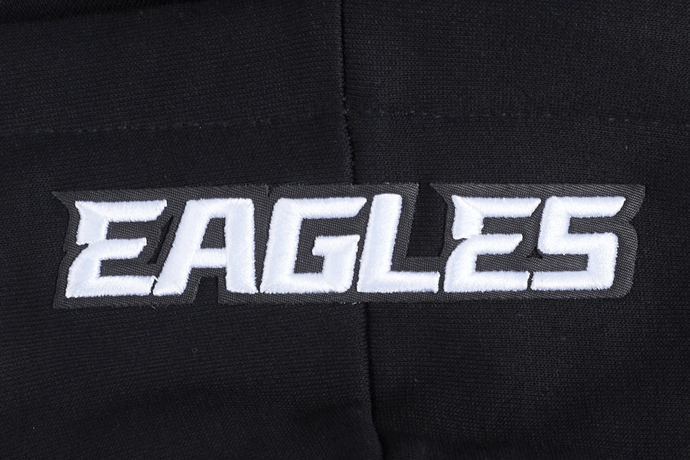 NFL PHILADELPHIA EAGLES SCRIPT TAIL WOMEN'S RIB FLEECE CROPPED PULLOVER HOODIE (BLACK)