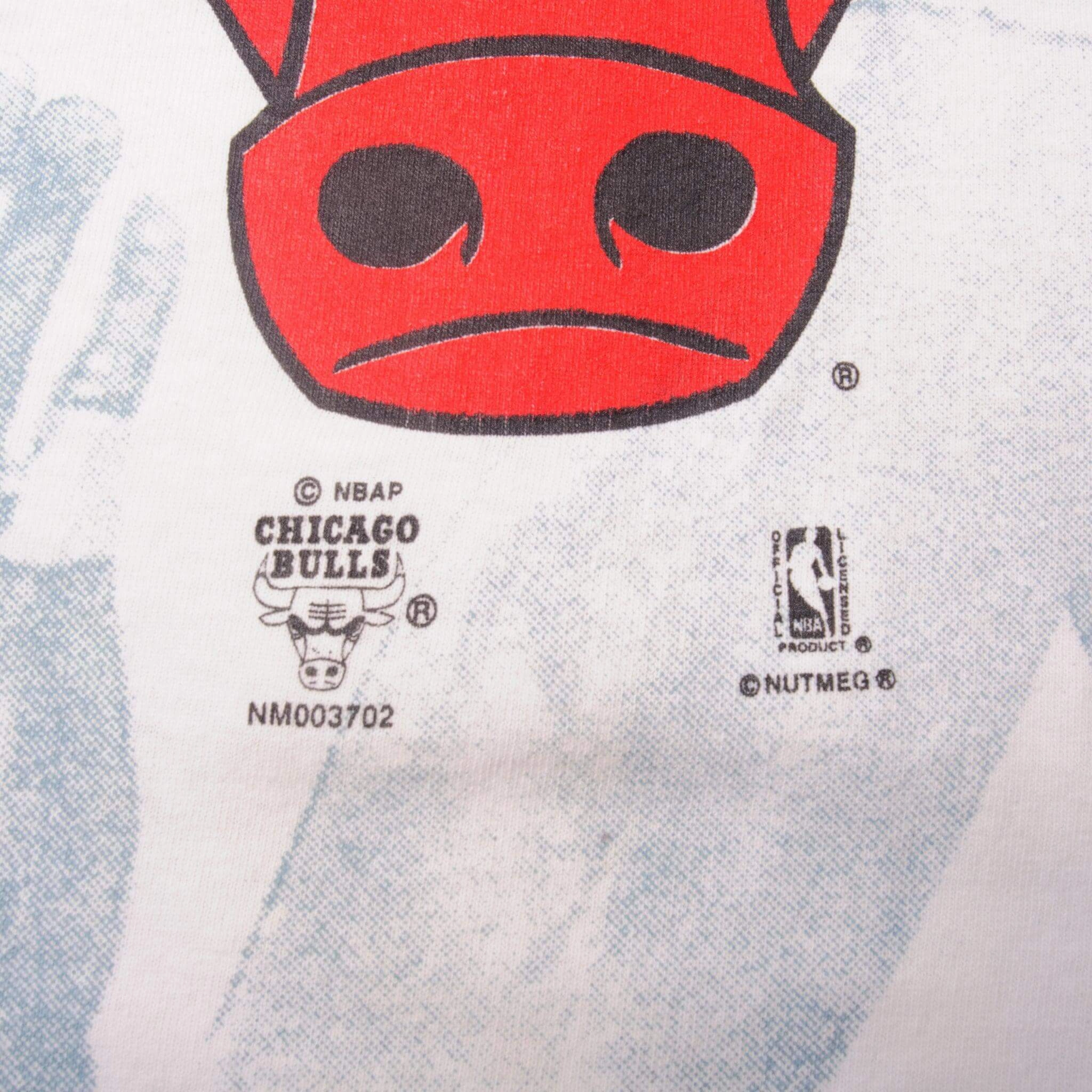VINTAGE ALL OVER PRINT NBA CHICAGO BULLS TEE SHIRT 1990s SIZE LARGE MADE IN USA